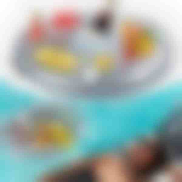 Perfektes aufblasbares Pooltablett für Getränke | FLOATPLATI